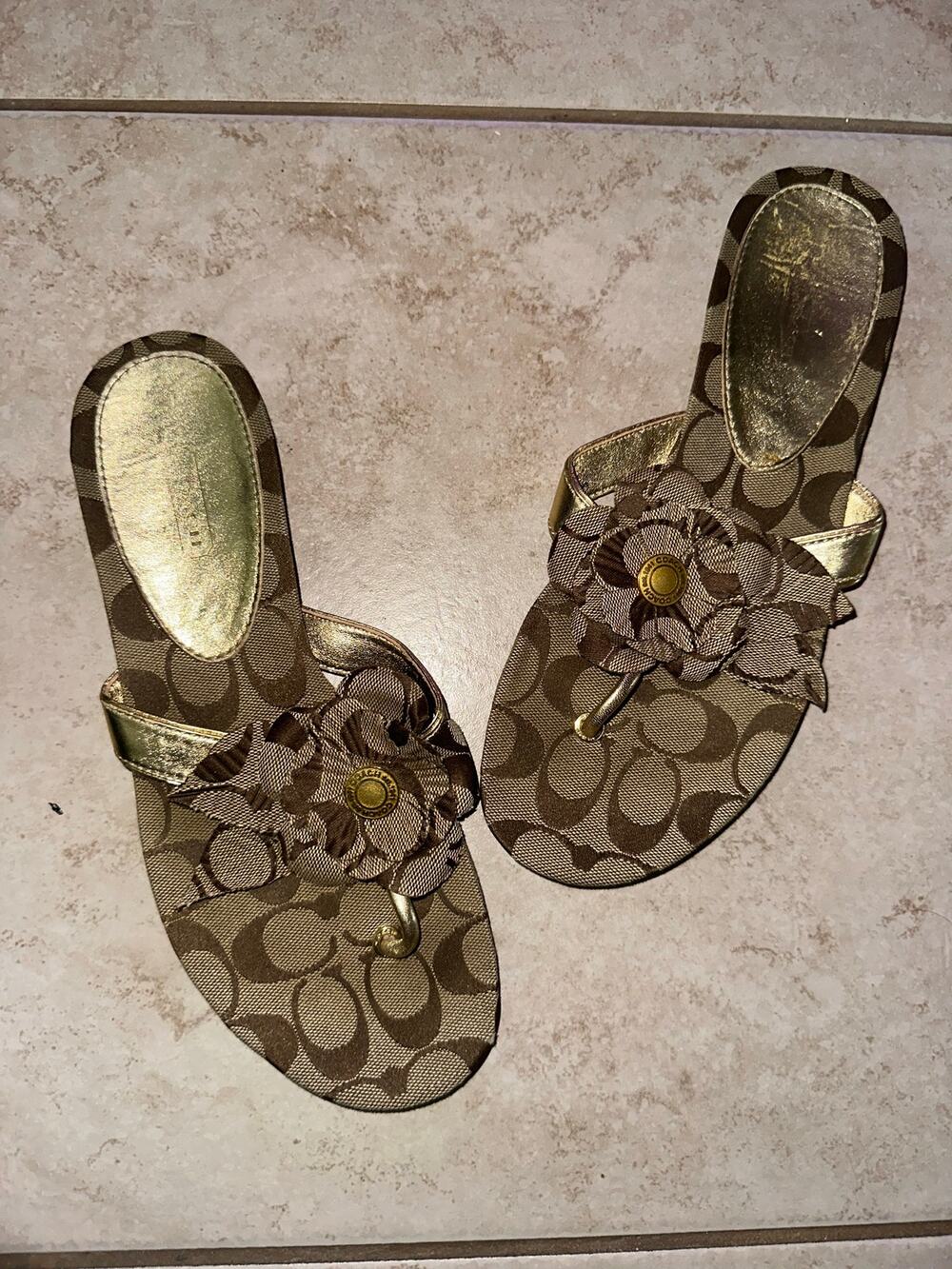 Coach Signature C Monogram Flower Thong Sandals Brown Gold Women’s Size 10B Y2K